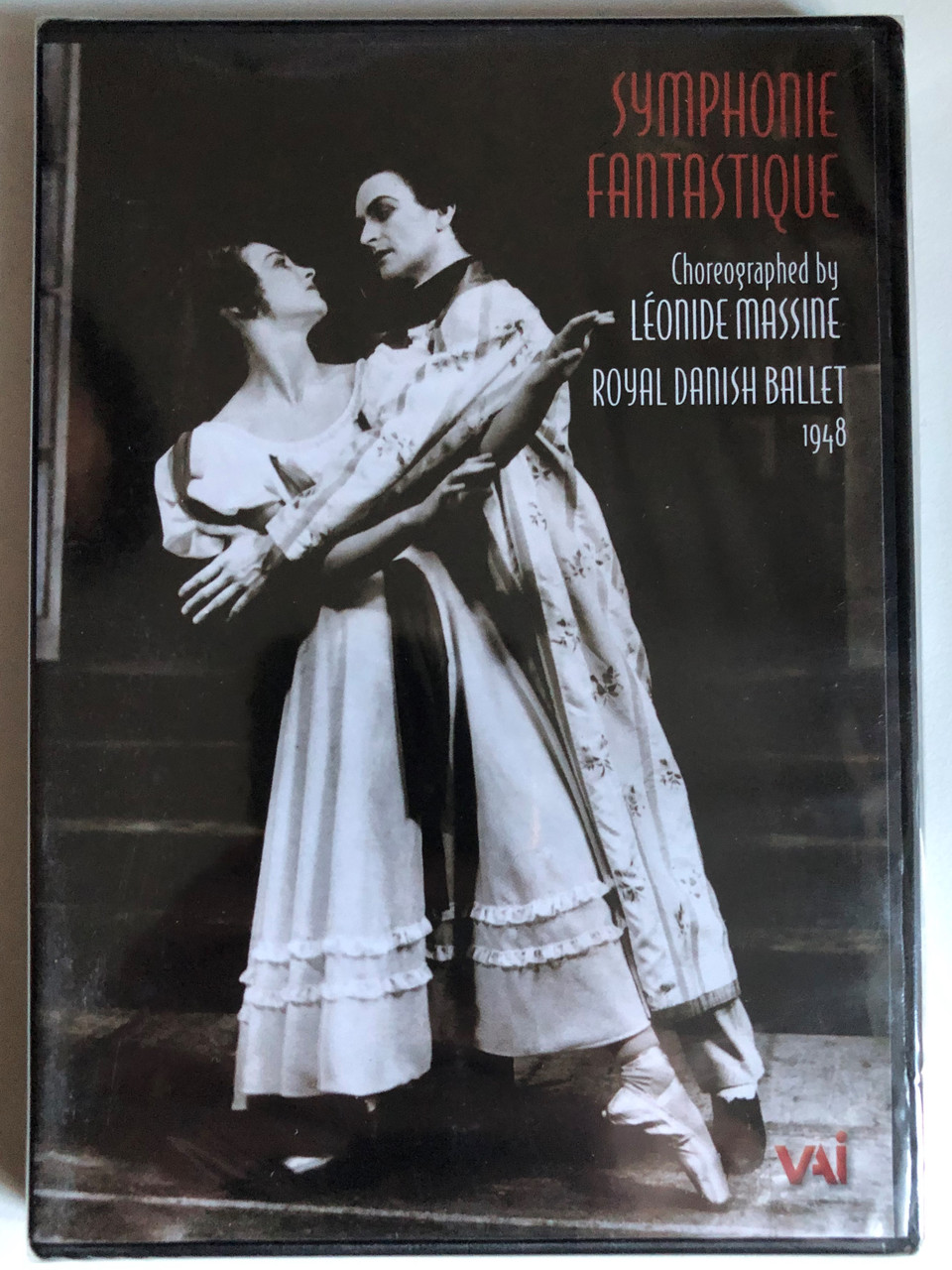 Berlioz_Symphonie_Fantastique_The_ballet_is_shown_in_two_views_-_full_stage_Royal_Danish_Ballet_Music_synchronized_by_Niels_Bjrn_Larsen_Pianist_William_Hicks_Film_and_DVD___77208.1691928729.1280.1280.JPG (960×1280)