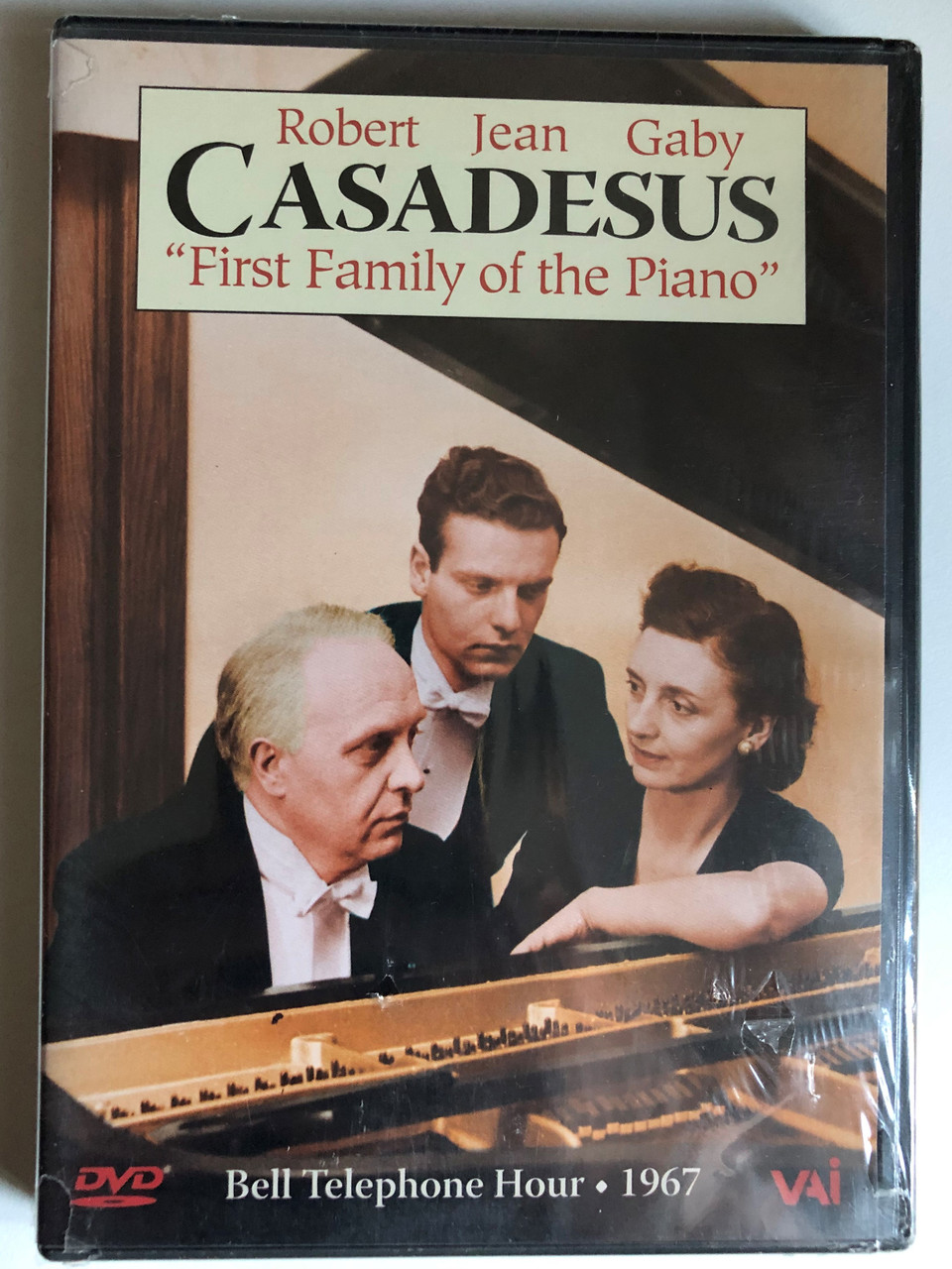 Casadesus_-_The_First_Family_of_the_Piano_Beethoven_Appassionata_Sonata_3rd_mvt._-_J._S._Bach_Concerto_for_3_pianos_in_D_Minor_3rd_mvt._Bonus_Bell_Telephone_Hour_Performance___30303.1691991582.1280.1280.JPG (960×1280)