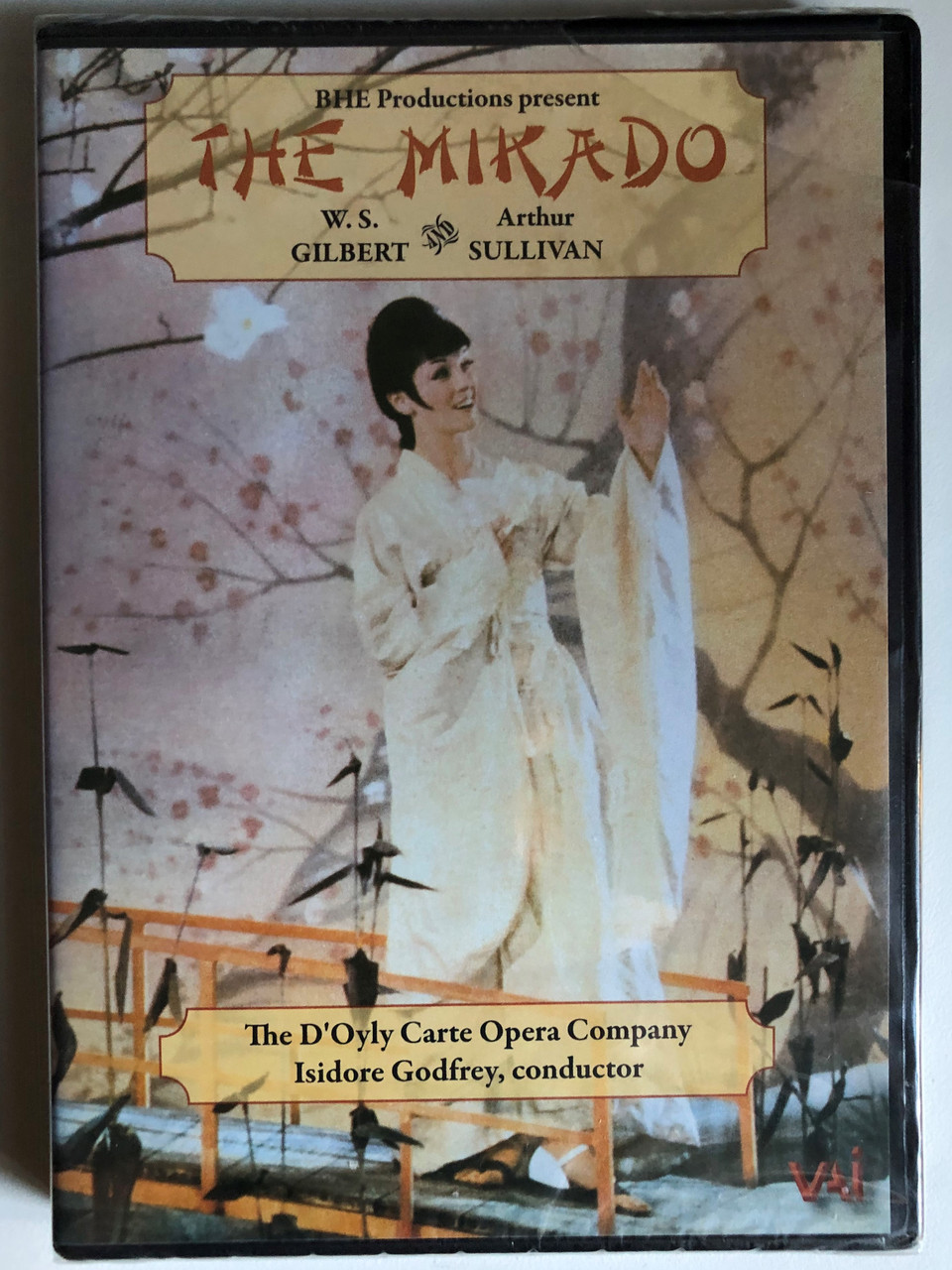 The_Mikado_by_W._S._Gilbert_and_Arthur_Sullivan_DOyly_Carte_Opera_Companys_production_The_City_of_Birmingham_Symphony_Orchestra_Isidore_Godfrey_conductor_BHE_Productions___45416.1691992675.1280.1280.JPG (960×1280)