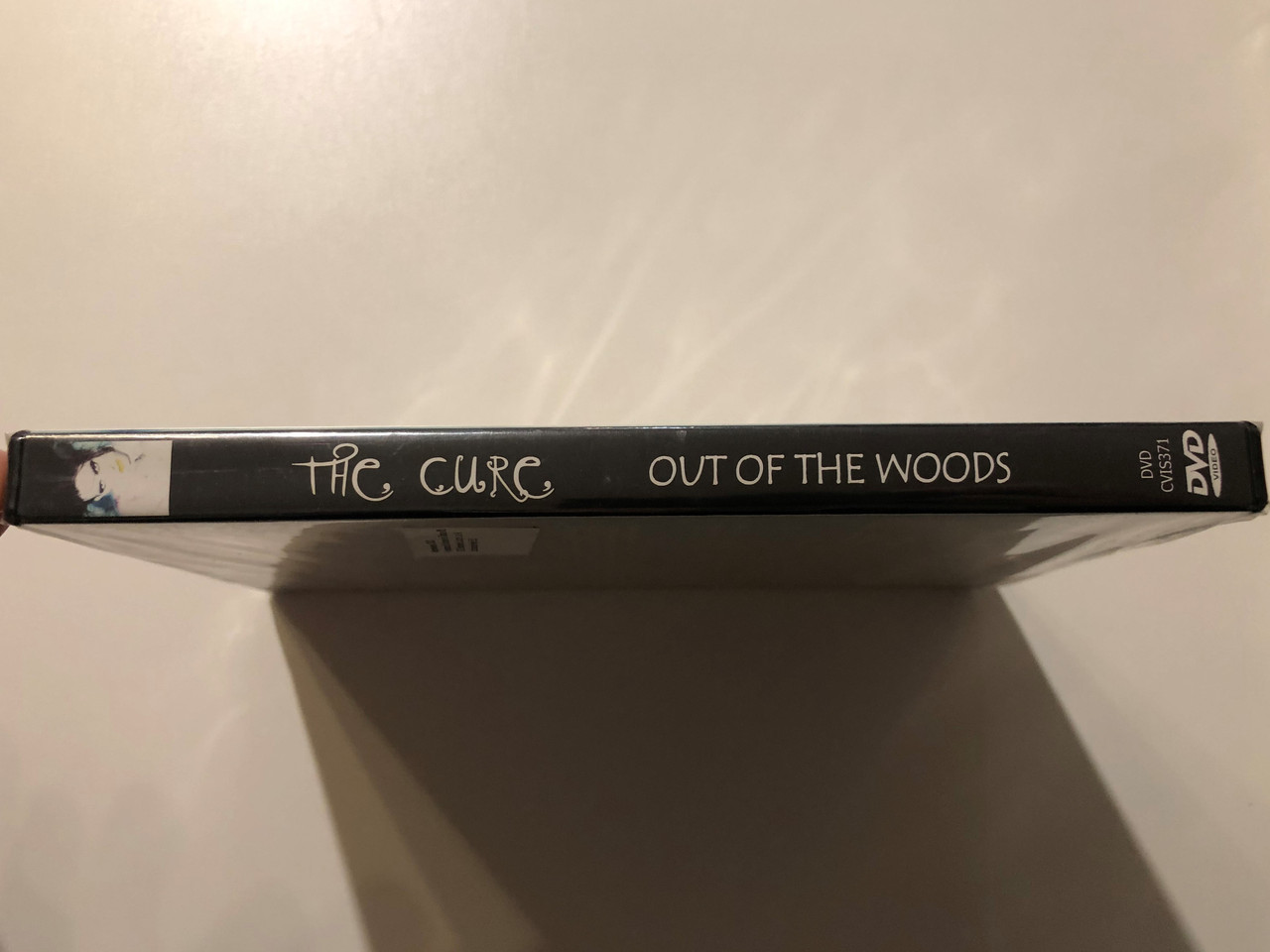 The_Cure_-_Out_of_the_Woods_Unauthorized_This_videogram_is_exempt_from_BBFC_classification_The_bizarre_perspectives_and_nightmare_mental_landscapes_of_mainstay_Robert_Smith_A_1__22752.1692013771.1280.1280.JPG (1280×960)