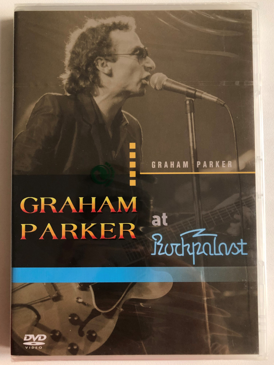 Graham_Parker_At_Rockpalast_Concerts_First_GRAHAM_PARKER_THE_RUMOUR_1978_at_the_WDR-Grugahalle_Essen_Studio_L_Second_Grugahalle_Essen_Studio_L_18_October_1980_DVD_2__01167.1692157142.1280.1280.JPG (960×1280)