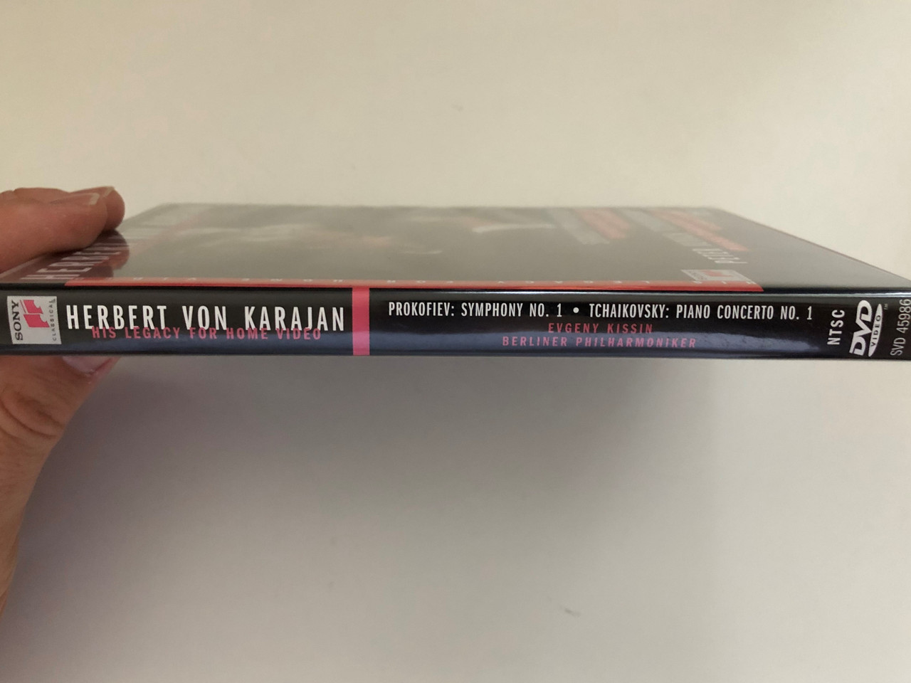 Herbert_Von_Karajan_-_New_Years_Concert_1988_-_Prokofiev_Symphony_No._1_Tchaikovsky_Piano_Concerto_No._1_SPECIAL_FEATURES_Interactive_Menus_Liner_notes_Biography_RECORDED_1__83211.1692183593.1280.1280.JPG (1280×960)