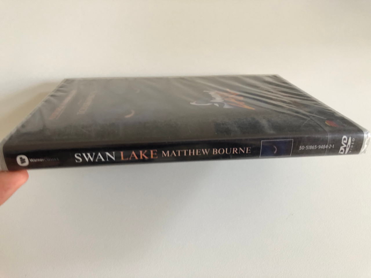 Tchaikovsky_Swan_Lake_COMPLETE_LONDON_WEST_END_SHOW_The_New_London_Orchestra_Directed_and_Choreographed_by_MATTHEW_BOURNE_Conducted_by_DAVID_LLOYD-JONES_DVD_1__34777.1692352874.1280.1280.JPG (1280×960)