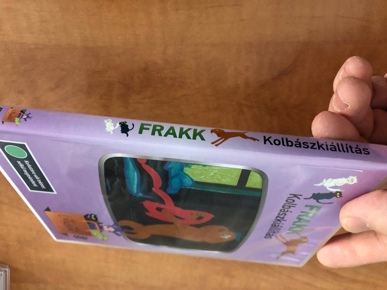 FRAKK_Kolbszkillts_FRAKK_Sausage_Irta_Blint_gnes_Forgatknyv_s_grafikai_terv_Vrnai_Gyrgy_Zene_Peth_Zsolt_EXTRK_Blint_gnes_emlkre_Frakk_-_Macska_1__96032.1692358007.1280.1280.JPG (1280×960)