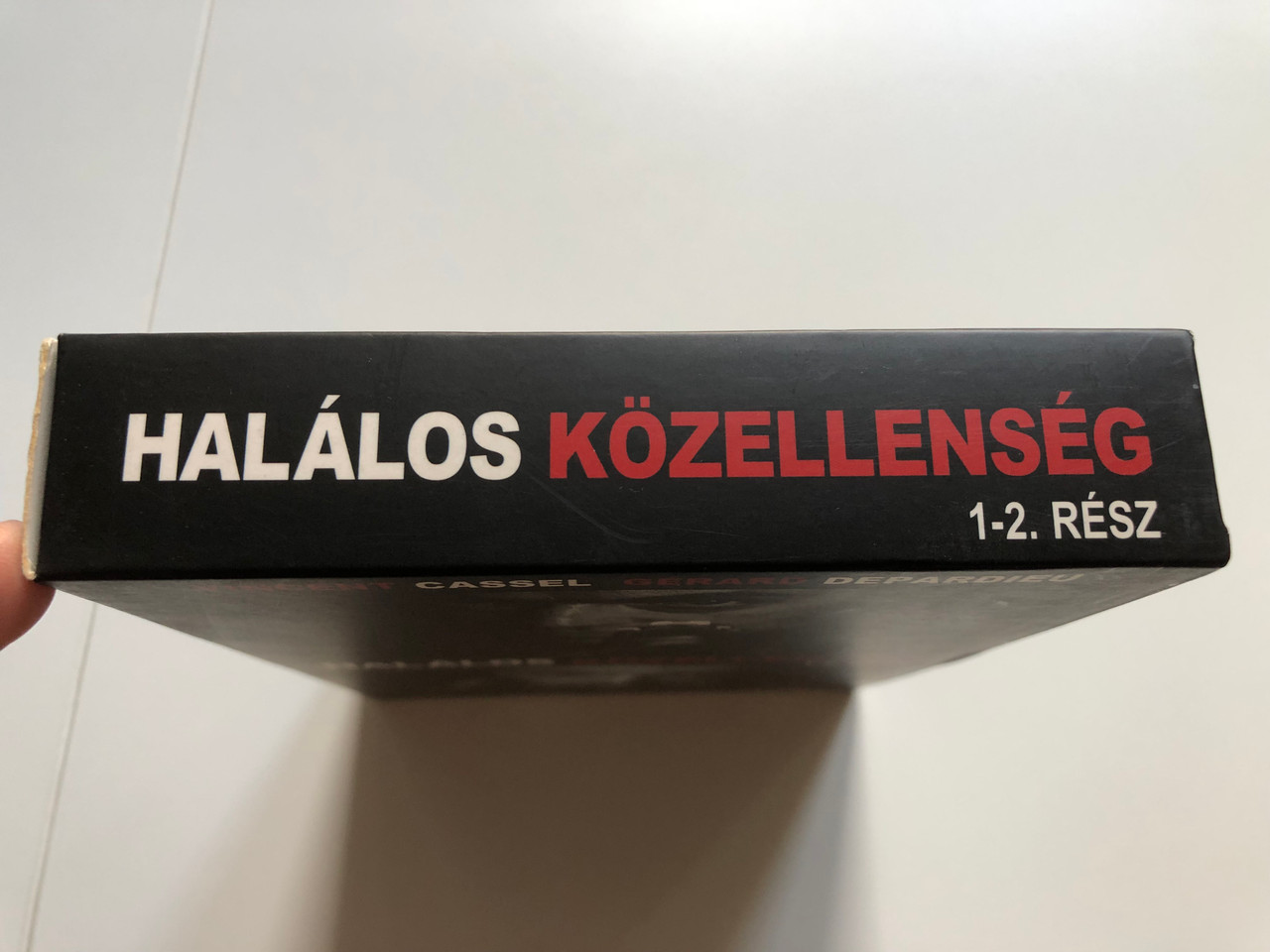 HALLOS_KZELLENSG_1-2._RSZ_DEADLY_PROXIMITY_1-2._PART_2_DVD_Set_VINCENT_CASSEL_GRARD_DEPARDIEU_Amerikai-Francia_krimi_2008_StudioProducer_Ablo_DVD_5__42782.1693888763.1280.1280.JPG (1280×960)
