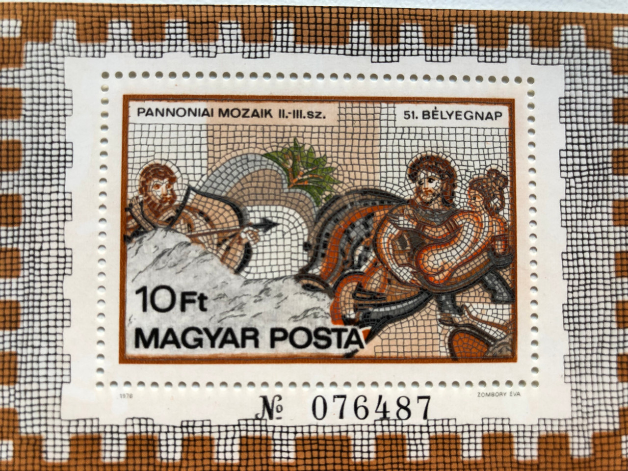 MAGYAR_POSTA_PANNONIAI_MOZAIK_PANNONIAN_MOSAICS_II-III.sz._51._BLYEGNAP_51._STAMP_DAY_Z_3__08941.1696940195.1280.1280.JPG (1280×960)