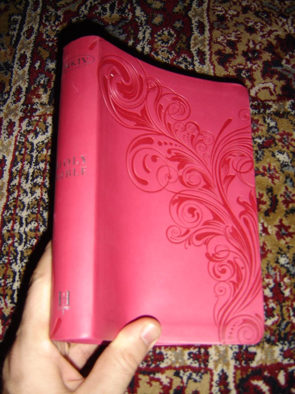 New King James Version (NKJV) Women’s Bible, Pink LeatherTouch with