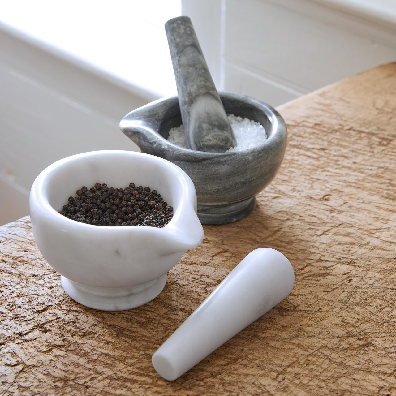 https://cdn10.bigcommerce.com/s-6c0hc1/products/583/images/2388/marble_mortarpestle_small_life__48724.1522345401.1280.1280.jpg?c=2