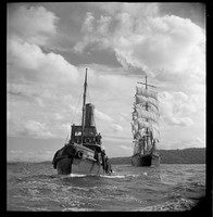Tugboat Hero towing Pamir in Sydney Harbour, 1947