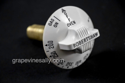 Vintage Robertshaw Thermostat Gas Oven Control Knob. We have re-conditioned this knob, there are no cracks or chips. This original knob is in great condition. 

MEASUREMENTS: 
Rear Stem Length - 2.75" 
Knob diameter is - 2-1/2"