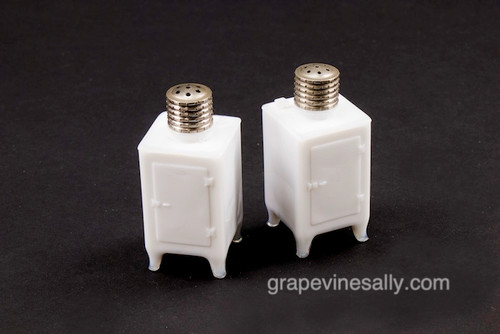 Vintage Milk Glass GE Monitor Top Salt & Pepper Shakers - Each shaker is in very nice condition, there are no chips or cracks. These are a very rare find. 

MEASUREMENTS: Each Shaker:  W 1-3/8"  H 3.0"  D 1-3/8"  