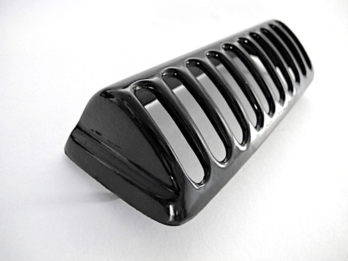 Original vintage early mid-40's Wedgewood stove top heavy cast iron heat vent. This style was used on several of the vintage 1946-7 OK&M models, prior to the various chrome style of heat vents. The top black porcelain enamel is in very nice bright and shiny used condition. A very rare find.

VENT MEASUREMENTS 

Width 6-7/8"  /  Depth 2-1/2"  /  Height 1-1/2"  /  two Underside Pegs are 6-1/2" on center