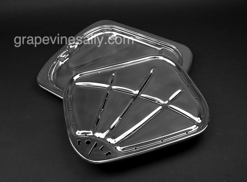 Vintage re-conditioned Roper broiler pan set. This style top is a nice polished aluminum with the Roper name punched out in the top. It is a beautiful set. A very rare find.

MEASUREMENTS: TOP: 14-1/2" x 12-3/4" wide (measured from rear) LOWER PAN: 16-1/2" x 14-5/8" Wide