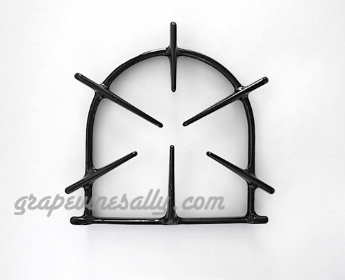 Vintage Wedgewood Gas Stove Parts - WELL USED PORCELAIN ENAMEL Burner Open Style Grate. 

MEASUREMENTS: Width 8.0" - Height 8.25" (flat side to top of ring)
