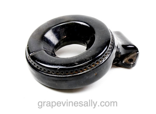 Original Vintage O'Keefe & Merritt Gas Stove Top Porcelain Enameled Burner Head. This is a used burner, it is in very nice condition - it has a few very small blemishes and normal wear. Single row original OK&M burner. It ships w/ a new gasket. (not pictured)
 
MEASUREMENTS: Head 3-7/8"  /  Mounting Screw Holes 2.0" On Center