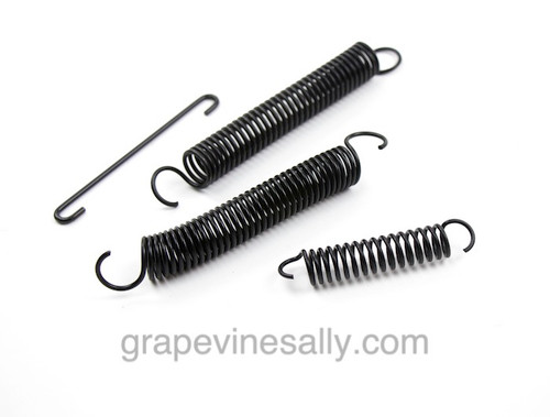 Original Vintage O'Keefe & Merritt Grillevator Broiler Springs. These are the 3 springs and the hook rod you will find inside your grillevator. They help with the up and down motion of the unit. These are used, the spring tension is excellent. 