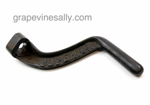 Antique SUPERIOR Stove SHAKER HANDLE - Shank 1.0" - Excellent condition.

Handle Approx. 5.0"  /  Shank 1.0"

 