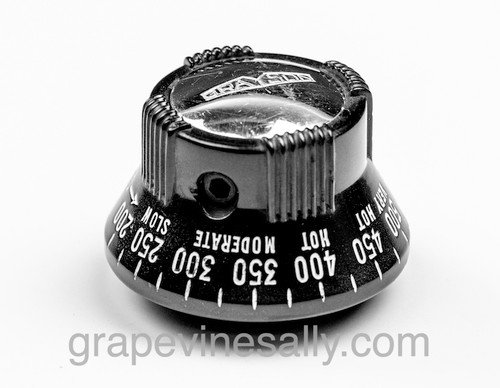 Original Grayson thermostat regulator black oven knob dial. These are found on various stove brands from the 1930's. This style slides on attaches to the thermostat stem via an allen set screw on the knob (set screw is included). Cleaned, polished and re-lettered. There are no cracks or chips - this knob is in very nice condition. A very rare find.

MEASUREMENT: Diameter 1-7/8" 