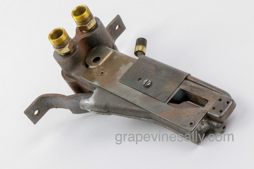 A VERY RARE FIND. This is a working USED Bryant Range Lyter Pilot / Safety Valve. This is a very hard valve to find. These were used on the vintage Western Holly, Gaffers & Sattler, Wedgewood Holly, and several other brands during the 50's. When they fail your oven will not work. We have tested this valve and it is in good working condition. This is the only one we have at this time. Please note, there are NO REFUNDS, RETURNS or EXCHANGES on this item. Please be certain you are ordering the correct part. Call if you have any questions, we're happy to help.

We recommend you have a certified professional or company with experience working with vintage stove gas related products inspect and install this part. 

We have most styles of re-built Robertshaw Model BJ Thermostats and Safety Valves that are used with the vintage OK&M, Wedgewood and other mid-century stoves IN STOCK NOW and ready to install. 
