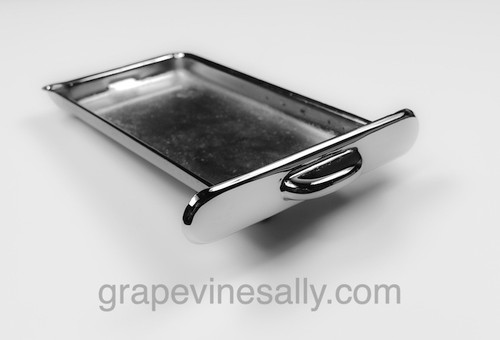 NEW CHROMED vintage 1940's-1950's O'Keefe & Merritt stove classic center griddle grease drip tray. 
MEASUREMENTS: Width 4-1/2" (at center) Depth 9-1/2" (at center including pull)

All of our new chromed parts are 'Triple Plated' (copper, nickel, chrome).

 