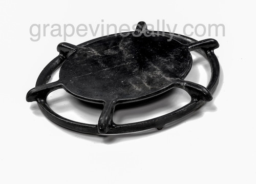Original Vintage O'Keefe & Merritt Gas Stove Used 6 Spoke Simmer Plate Burner Grate. This grate is used, there are no chips in the porcelain enamel. This is a very affordable, solid grate. 

MEASUREMENT: Ring Diameter 8-3/8"