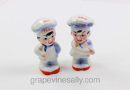 Vintage Tappan Stove Ceramic Salt & Pepper Shakers w/ Plugs. No cracks or chips, bright and shiny. These are in very nice used condition.

MEASUREMENTS: Height: 4.0" - Width: 1-5/8" (at base)