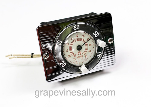 THIS CLOCK WORKS

Original Vintage 1940's-50's O'Keefe & Merritt Gas Stove Built-In New Chrome Clock w/ 4 Hour Cooking Timer.

Includes new high heat insulated 16G wire, 1' of ultra high heat wire sleeving (not pictured).  

This is a great vintage O'Keefe & Merritt stove clock/cooking timer. This clock/timer sits built-in the center of your stove backsplash. The exterior chrome trim plate is NEW CHROME. The clock bezel ring has been re-conditioned, it is in very nice condition. The glass crown has no cracks, chips or scratches. The clock/timer faceplate finish is in good condition, the white plastic knobs turn as intended. 

This is a gorgeous clock.
 
MEASUREMENTS: Black Box 4-1/4" w x 3-5/8" H