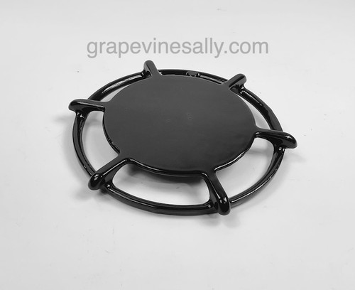 PLEAE READ FULL DESCRIPTION.

This is an original vintage O'Keefe & Merritt Gas Stove NEW PORCELAIN ENAMELED 6 Spoke Burner Grate /  Simmer-Warmer Plate Style with 1 Thick Peg. The porcelain enamel is new. Fits the OK&M stove tops with 2 & 3 peg holes.

The top center of the simmer plate has some very light scratches, they are very thin & fine, about 1.5" inches in diameter. You can barely see them, yet they are there. Please see the 1st and 2nd photo. They are even hard to photograph they are so small. Nevertheless, we can't sell this as New Porcelain (even though it is).Happy Cooking! -S

MEASUREMENT: Ring Diameter 8-3/8"