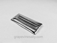 Vintage OKeefe & Merritt stove original used chrome stove top vent. This is the OK&M style vent with the thicker metal fins. This is a very nice bright and shiny used chrome vent -
Fits the vintage 1940's-50's O'Keefe & Merritt vintage stoves.

MEASUREMENTS: Width 6-1/8"  /  Depth 2-1/2"