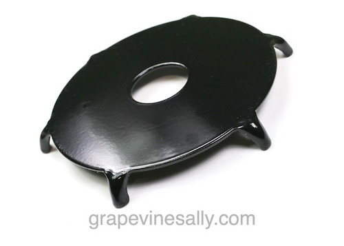 NEW PORCELAIN ENAMELED Original Vintage Western Holly Gas Stove Burner Cover Plate w/ Small Round Simmer Hole. There are no cracks or breaks - This is the burner simmer/warmer heavy cast cover plate that rests on the round porcelain enameled drip tray. This style is a bit of a rare find.

MEASUREMENTS: Outside Feet Diameter 7-7/8"  /  Warmer/Simmer Plate 6-3/4"