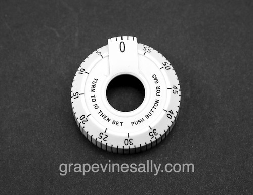 Found on the vintage O'Keefe & Merritt vintage stoves including the later 50's OK&M DeVille models featuring the stove top burner timer. Bright and shiny, we have re-conditioned this timer cover - all lettering is new. This timer cover dial is an original, there are no chips, cracks or stains. It is in very nice used condition. These are very hard to find in nice condition. 

MEASUREMENTS: Underside Diameter 2-3/16" / Center button hole 3/4"