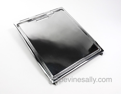 Vintage stove top aluminum griddle. This griddle has been re-conditioned. The rear underside does not get polished - this is a griddle we found in one of our part acquisitions, we do not know the vintage stove brand (any help is appreciated). We have had it professionally polished. This is a gorgeous griddle.
 
MEASUREMENTS:   Length 16.0" x Width 13-1/2" 
