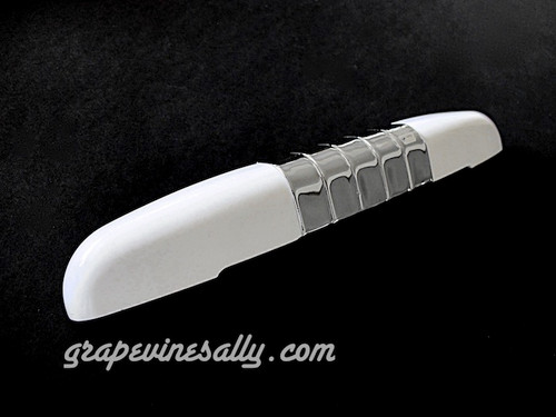 Original Reconditioned Classic 1940-1950's Vintage Tappan Stove Oven Door Handle. No cracks, chips or yellowing - this is a very nice reconditioned handle.
MEASUREMENTS: Overall Length 12-1/4"  /  Height 2.0"