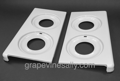USED PORCELAIN ENAMELED Vintage O'Keefe & Merritt 35" Stove Tops. Fits the vintage 1940's-50's OK&M Stoves. There is some light surface rust on the undersides. The metal integrity is in very good condition. The two stainless side trim are included and have been polished. These porcelain enameled tops are in nice bright and shiny condition - we have touched up a couple of small areas, the touch ups are not easily noticeable. Thoroughly cleaned and ready to use. These are a very nice used porcelain enamel set.
 
MEASUREMENTS: Depth 22.0"  /  Depth at Corners 22-1/2"  /  Width 11-1/2" 
 
PLEASE NOTICE: This is the style of OK&M stove tops that have ONE single grate peg hole in each round drip well. They use what we call the OM 5-spoke grate with one single fat peg.