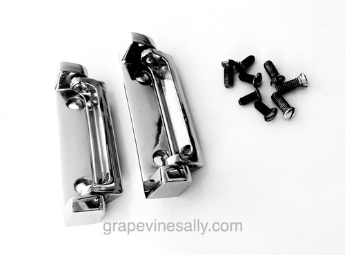 NEW CHROMED original vintage 1930's GE Monitor Top Ice Box Refrigerator Door Hinges. Includes 2 new chromed door hinges with 8 original screws.These are the narrower ones. 

Overall Length: 3-7/8"

BOTH SETS OF MOUNTING HOLES ARE 2-1/4" O/C

All of our new chromed parts are Triple Plated (copper, nickel, chrome)

 