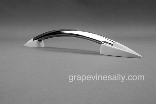 EXTREMELY LIMITED SUPPLY - NEW CHROMED Original Late 30's Classic Wedgewood Stove Oven Door Handle. The end caps have been reconditioned and are in very nice bright and shiny condition. This specific Wedgewood handle is very rare and hard to find. Most often the end caps are badly chipped, cracked or completely broken off of the handle.
 
MEASUREMENTS: Overall Length 13.0"  /  Mounting Holes 10.0" (on center)
