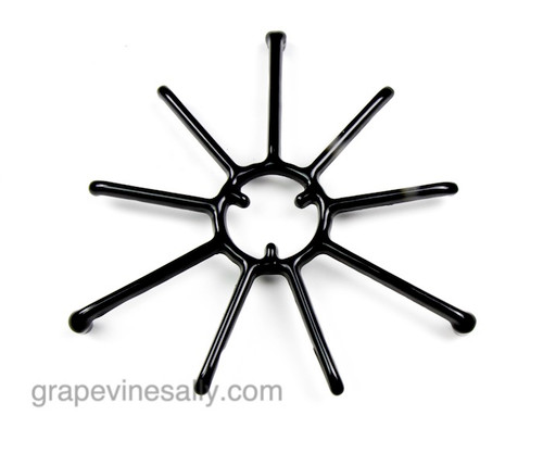 LIMITED SUPPLY
Original New Porcelain Enameled Vintage 1940's O'Keefe & Merritt Stove Top 'Spider' Burner Grate.

This is the style often found on several of the 1946-47 model O'Keefe & Merritt stoves. The grate peg holes are found above the drip well edges on the stove top.  

MEASUREMENT:

The grate spoke with the pegs extend 4.0" from the INNER edge of round ring

Outside diameter of the ring is 2.75" (measure from the underside)