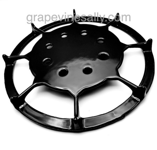 LAST ONE - Original Vintage CHAMBERS Stove NEW PORCELAIN ENAMELED SOUP WELL Burner Grate. 

MEASUREMENTS: Ring Diameter 9-3/4"   -    Center Simmer Plate Diameter 6.0"

A very rare find.