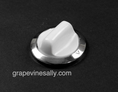 Vintage Gas Stove Burner Control Knob with Chrome Bezel Ring. We have reconditioned this knob. There are no cracks, chips. There is very slight browning on the right side of the 'turn'. The rear "D" is in excellent condition. Often found on the smaller 32", 30", and Apt. size vintage stoves. 

Color: White
Fits the standard rear "D" valve stem - Diameter of rear bezel: 2.0"
GVS Reconditioned.