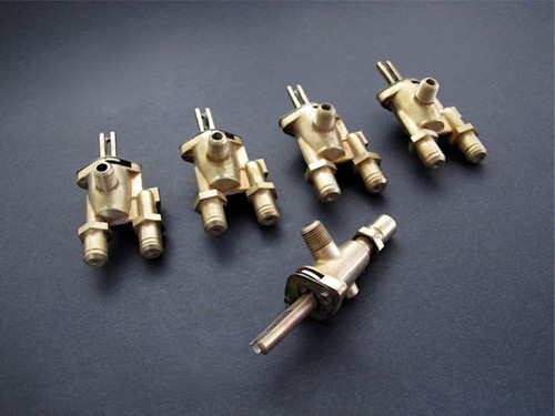 Set of 5 Original Vintage Wedgewood Gas Burner Control Valves  -  Set Includes: 4 gas burner valves + 1 center griddle valve. Our valves are all re-conditioned, the stems turn smoothly and the threads are in good condition.

MEASUREMENTS: 2 Orifice Holes - 1.0" on center  /  Outside to Outside - 1-3/8"

THESE VALVES ARE USED - Please note, we recommend you have a certified professional or company with experience in this area inspect these parts prior to installation. 