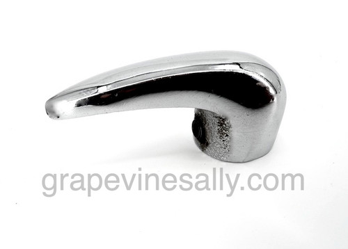Limited Supply
Vintage Chambers stove gas burner chrome handle with set screw. These are in very nice.

MEASUREMENTS:
-Handle: Overall length: 2-1/4"
-Valve stem hole: 1/4" diameter
