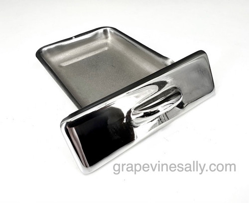 CHROMED Vintage O'Keefe & Merritt stove classic center griddle grease drip tray. The chrome is in very nice condition, it has been recently chromed. There is a very, very small ding to the right of the pull. You'll have to look closely to even see it.
MEASUREMENTS: Width 4-1/2" (at center) Depth 5-5/8" (excluding chrome pull).

Chrome Pull: 2.0"H x 6-5/8"W