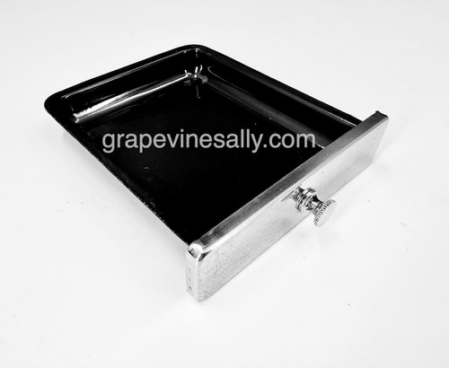 CHROME Vintage 1930's Wedgewood stove classic center griddle grease drip tray. The chrome is in very nice condition. A very rare find.

MEASUREMENTS: Width 4-1/2" (at center top) Depth 5-1/2" (including chrome pull).

Chrome Pull: 1-1/4"H x 4-7/8"W