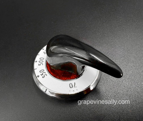 LAST ONE

Original Red Vintage CHAMBERS Stove Oven Control Knob Dial w/ Porcelain Enameled Handle.

This knob dial is in very nice used condition. If you are restoring your Chambers stove and want a professional restoration look, this dial is as close to museum quality as one will find in an original used part. 

THIS IS AN EXTREMELY RARE FIND.
Underside Diameter: 2.0"