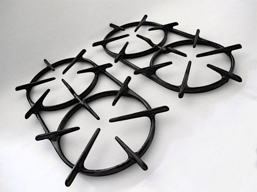 Set of Two NEW PORCELAIN ENAMELED Vintage Wedgewood Gas Stove Top SINGLE PIECE Double Classic Grates

MEASUREMENTS: (from bottom of grate) Overall Ring Length 16-3/4"  /  Overall Ring Width 8.0"