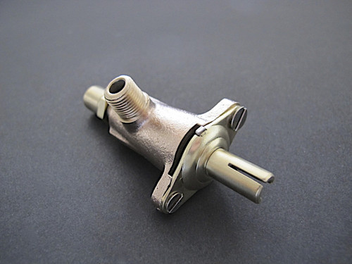 Re-Conditioned Original Vintage O'Keefe & Merritt Gas Burner Control Valve. Often found on the later 1950's and early 60's O'Keefe & Merritt stoves.


All of our valves are re-greased. The stem turns smoothly and the threads are in good condition. Please note, we recommend you have a certified professional or company with experience in this area inspect these parts prior to installation.
