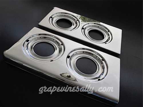 Original Vintage 35" O'Keefe & Merritt NEW CHROMED L&R Stove Tops. 3 grate peg holes in each drip well. These are original vintage O'Keefe & Merritt new chromed stove tops. These fit the 35" O'Keefe & Merritt vintage gas stoves. The two lower stainless trim pieces are included. These have the three grate peg holes in each of the drip wells.
 
MEASUREMENTS: Depth 22.0"  /  Depth at Corners 22-1/2"   /  Width 11-1/2"

PLEASE NOTICE:   Drip well grate peg  holes - Three each
 
All of our new chromed items are 'Triple Plated' (copper, nickel, chrome)