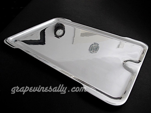 Polished Aluminum Vintage Western Holly Stove Top Cooking Griddle. Underside is not polished. Please note, this style does not have the temperature gauge. This is in 'like new' condition.

Please notice the last photo - this shows the Western Holly griddle cover that works with this griddle. The cover is available separately in the store. Shown here for demonstration purposes only. GRIDDLE COVER NOT INCLUDED WITH THIS ITEM.

GRIDDLE MEASUREMENTS: 16-7/8" x 11-7/8" x 11.0" (width at center)