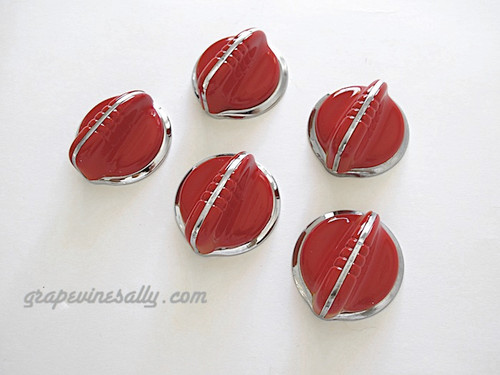 Set of 5 Vintage RED Wedgewood Gas Stove Flush Mount Control Knobs. These knobs fits the vintage 1940's-1950's Wedgewood gas stoves. There are no cracks, chips in the plastic/bakelite, all rear "D's" are in very good shape. All knobs have a brilliant shine, in excellent condition. These are all stunning and extremely rare.