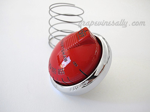 Reconditioned RED Vintage Robertshaw Classic Oven Gas Control Knob with Spring and NEW CHROME Ring. We have re-conditioned this vintage Robertshaw oven knob and have re-chromed the ring. There are no cracks or stains - we have also re-lettered this oven knob. This sale includes the knob, a new chrome ring, and the spring. Works with the original vintage right turn Robertshaw Model BJ thermostats.

PLEASE NOTICE: The rear of ring 'sleeve' and the length of this knob stem is 1.0".